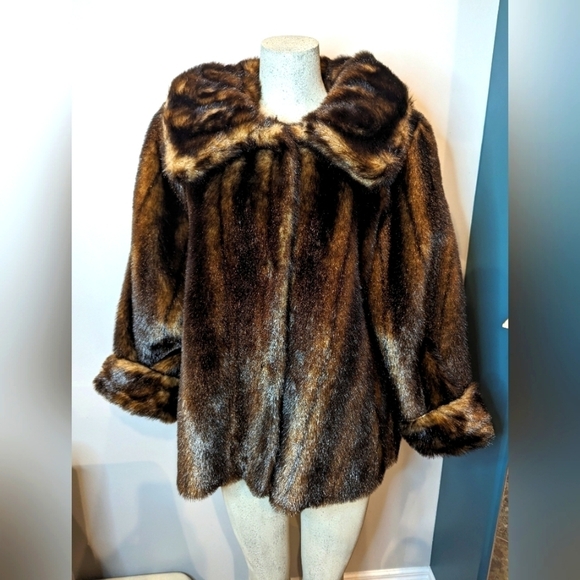 Dennis Basso mint condition,rare vintage, Faux Fur cropped mink Coat, Size Small - Picture 1 of 12